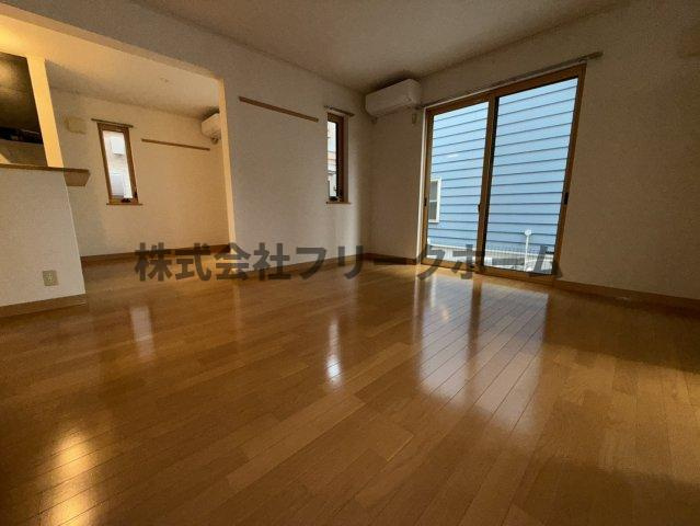 小金井市中町２丁目の一戸建ての居間・リビング