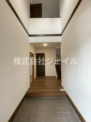 「中古戸建　三田市つつじが丘北４丁目」の玄関