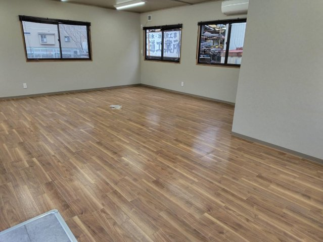 近江八幡市安土町下豊浦の店舗事務所の内装