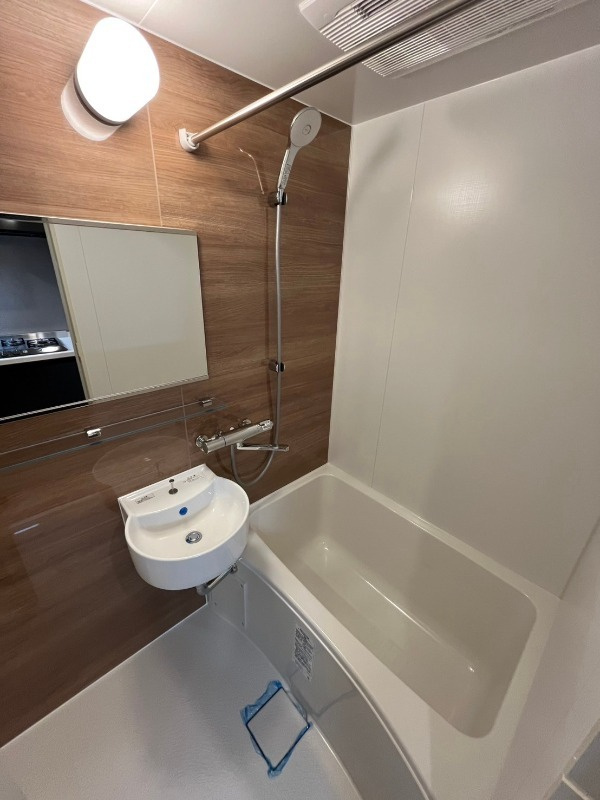 レジディア文京本郷Ⅱの浴室|※反転タイプ別室参考写真です。