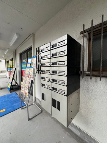 ロイヤルハイツ太寺のエントランス
