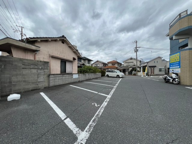 ロイヤルハイツ太寺の駐車場