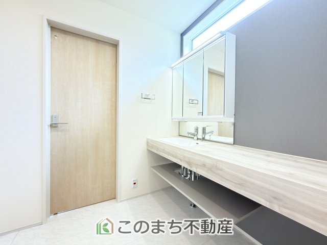 ブルーミングガーデン宇都宮市五代2丁目の洗面所|シャンプードレッサーで朝の身支度♪伸びるホースでお掃除も簡単清潔です！