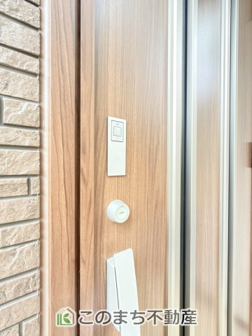 ブルーミングガーデン宇都宮市五代2丁目の設備|玄関キーは上下２箇所のダブルロックキーと防犯性の高い電池錠で安全に配慮してます。