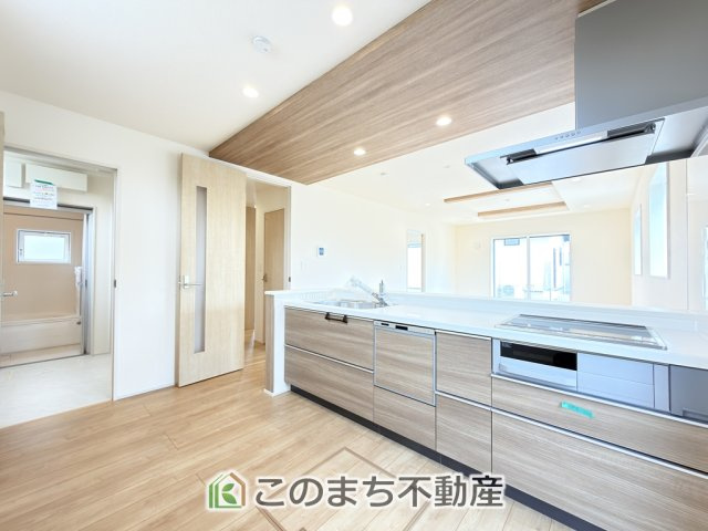 ブルーミングガーデン宇都宮市五代2丁目のキッチン|人気の対面式キッチン☆料理をしながらご家族とコミュニケーションが取れます♪
