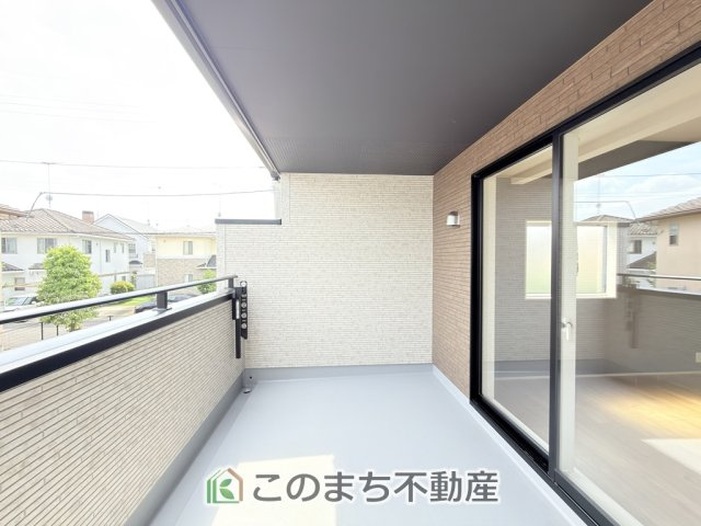ブルーミングガーデン宇都宮市五代2丁目のバルコニー|南向きの大型バルコニーは陽当り良好で、たっぷりのお洗濯物もよく乾きます！
さらにインナーバルコニーなので雨の日でも安心してお出かけできますね♪