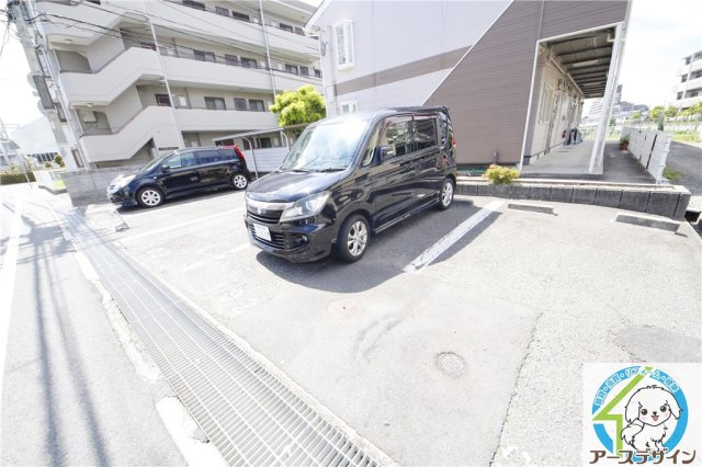 パールハイツ西の駐車場