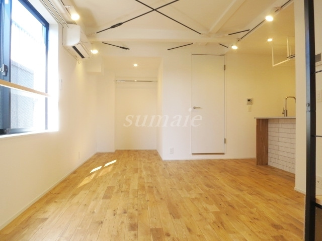 ａ-ｓｔｏｎｅ東十条の居間・リビング|玄関からのアングルです☆