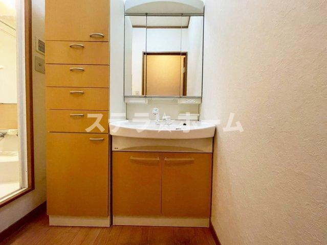 都島南通1 中古戸建の独立洗面台|独立洗面台、朝の身支度には欠かせません