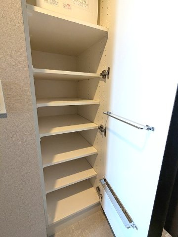 THE LIONS forsia文京湯島の玄関|収納豊富なトールタイプのシューズBOX、扉に傘フック付きです
