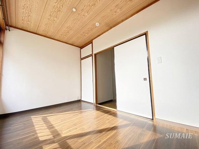 シティハイムコーポ島村の居間・リビング|6帖の洋室☆