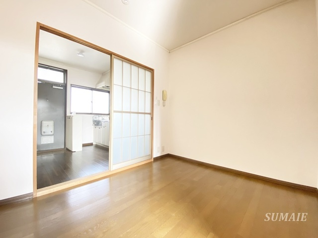 シティハイムコーポ島村の居間・リビング|フローリングの洋室☆