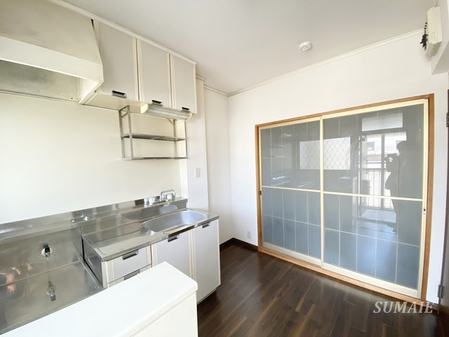 シティハイムコーポ島村の居間・リビング|キッチンの有る居室☆