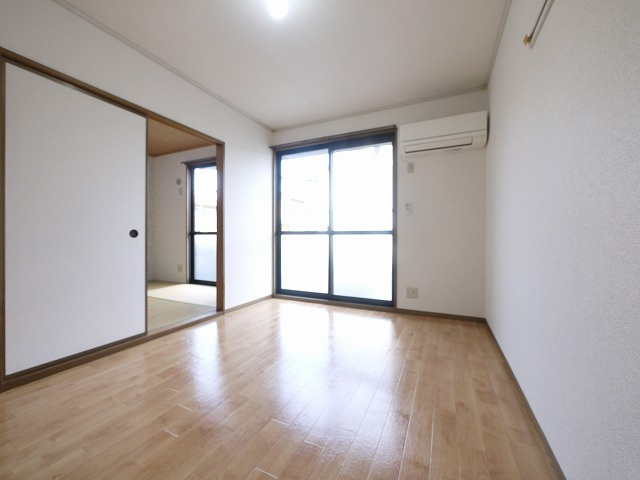 ヴァン・ヴェールⅠパートⅡの洋室|個人の部屋や寝室として使える洋室です