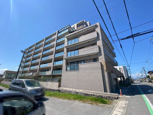 ■□グランドール米子旗ヶ崎□■の外観|バルコニー側は米子自動車学校になり高い建物が少なく米子市内を一望できるマンションになります。