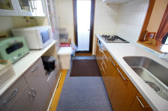 ■□グランドール米子旗ヶ崎□■のキッチン|カップボードも設置出来る広さのキッチンになります。キッチンより直接バルコニーにもアクセス可能の考えられた間取り設計になります。