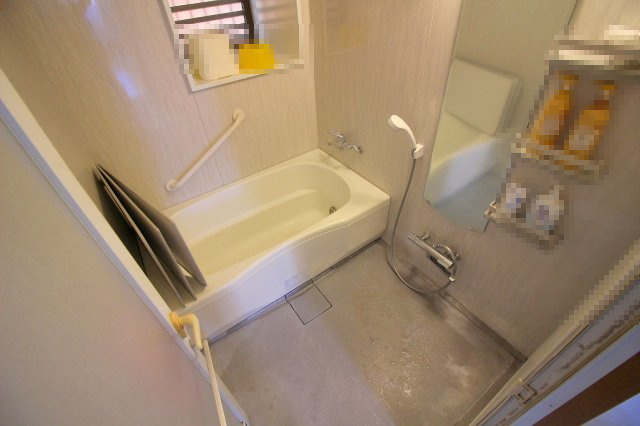 ■□グランドール米子旗ヶ崎□■の浴室|綺麗にお手入れされたユニットバスです。マンションで浴室に窓があるのはメリットになるお部屋です。