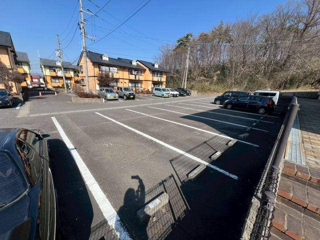 ニューキャピタルⅥの駐車場