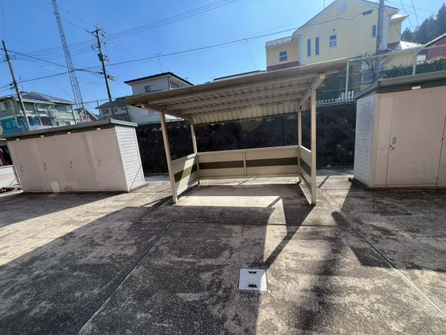 ニューキャピタルⅥの駐車場