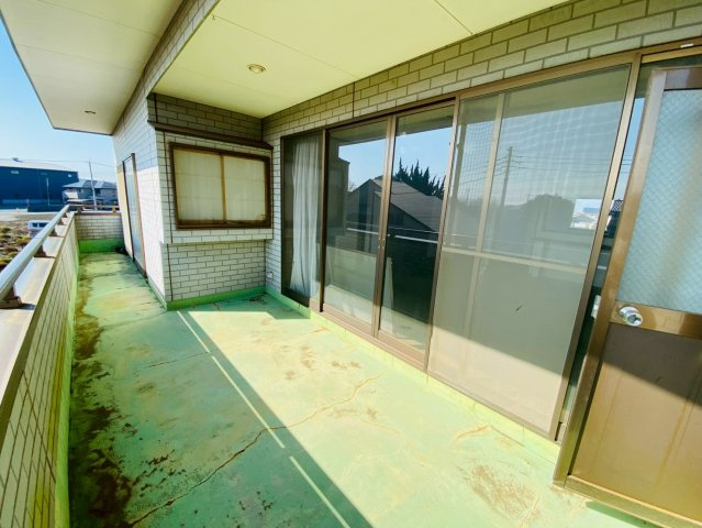 八街ほ　店舗付き住宅のバルコニー