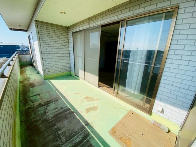 八街ほ　店舗付き住宅のバルコニー