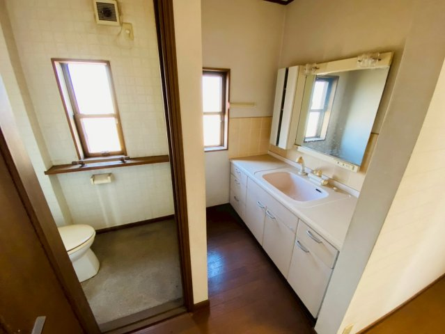 八街ほ　店舗付き住宅の独立洗面台