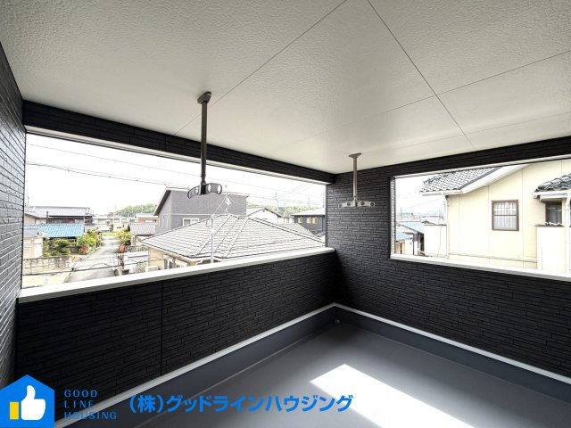 クレードルガーデン　第5　1号棟のバルコニー|インナーバルコニーは屋根付きで雨の日も安心です　物干し付き