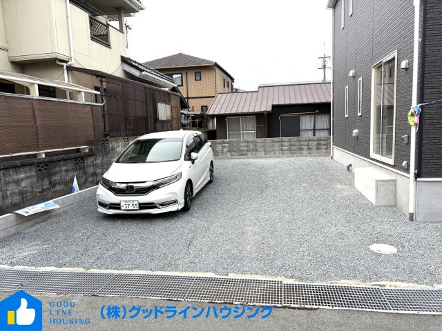 クレードルガーデン　第5　1号棟の駐車場|4台は止められそうです