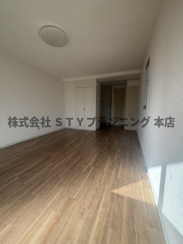 仲介手数料0円！エスカーラ植田の居間・リビング