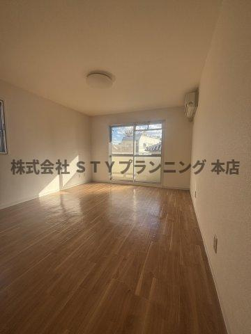 仲介手数料0円！エスカーラ植田の居間・リビング