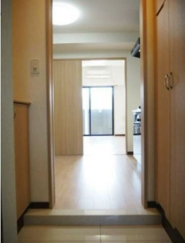 ルーブル神宮前の玄関