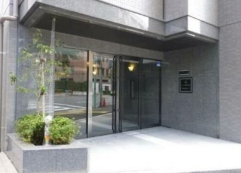 ルーブル神宮前のエントランス