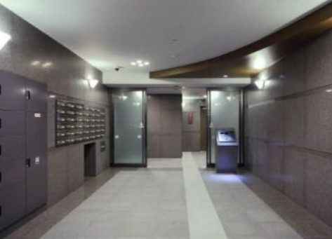 ルーブル神宮前のロビー