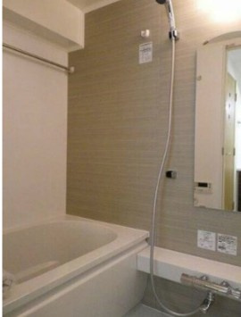 ルーブル神宮前の浴室