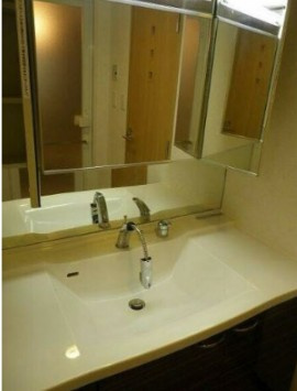 ルーブル神宮前の洗面所