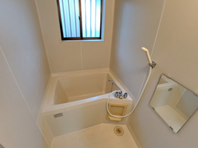 ガーデンテラス K.Nの浴室