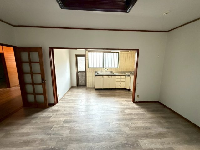 津田東町3丁目戸建の居間・リビング