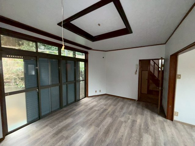 津田東町3丁目戸建の居間・リビング