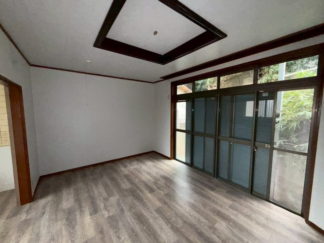 津田東町3丁目戸建の居間・リビング|使いやすいリビングです