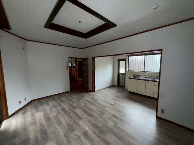 津田東町3丁目戸建の居間・リビング