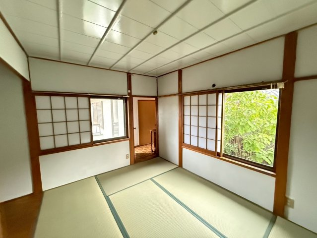 津田東町3丁目戸建の和室|畳の上でゆっくりとくつろげる和室です