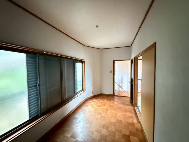 津田東町3丁目戸建の洋室|落ち着いた色調の洋室です