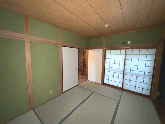 津田東町3丁目戸建の和室|畳の上でゆっくりとくつろげる和室です