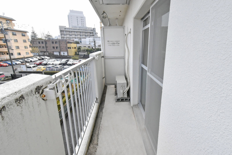 第2秋葉ビルのバルコニー|外からの目が気にならないバルコニーで洗濯物が干せます