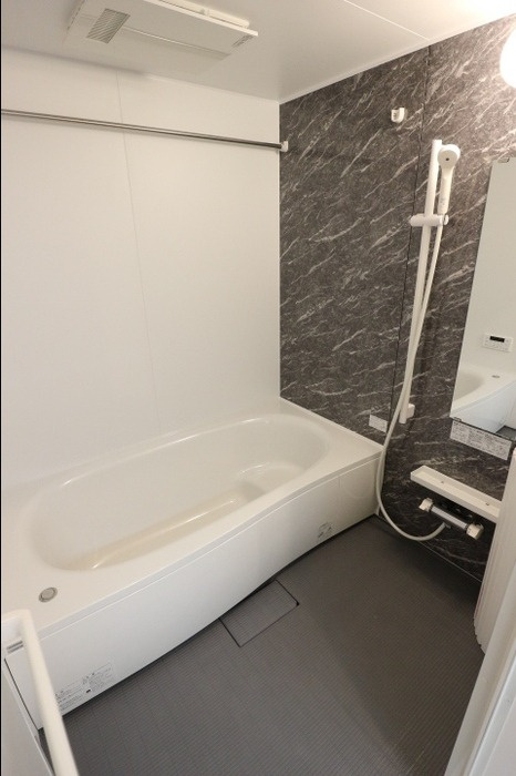 ハイピクチャー　　E棟の浴室