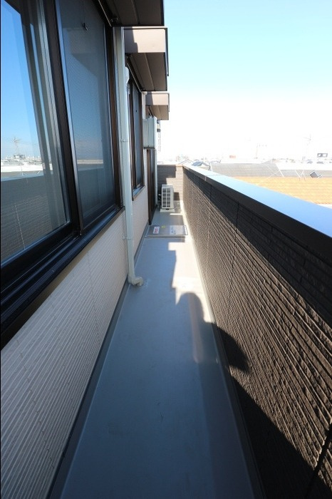 ハイピクチャー　　E棟のバルコニー