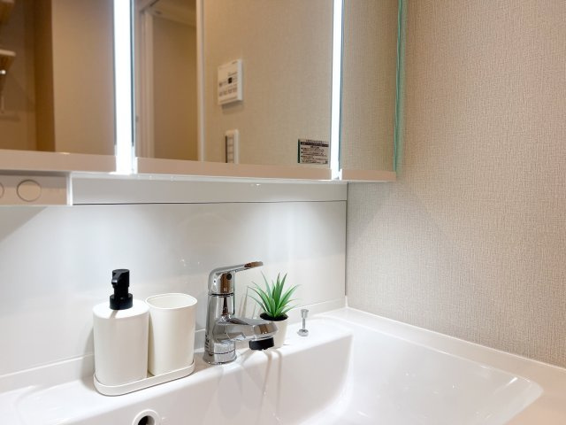 コスモ立川サングレイスの居間・リビング|【light a living】
◆明るいリビング◆にペイントして君との時間を有意義に過ごしたい。ここでの暮らしは僕たちにとって宝物になる。