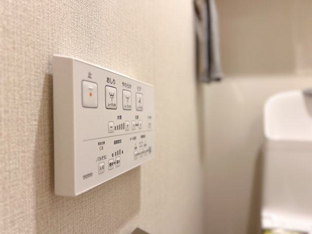 コスモ立川サングレイスのランドリースペース|【Laundry space】
◆ランドリースペース◆広々した空間で雨の日でも十分に洗濯物を乾かすことが出来ます。バスルームには浴室換気乾燥機も付いているので重宝しますね。