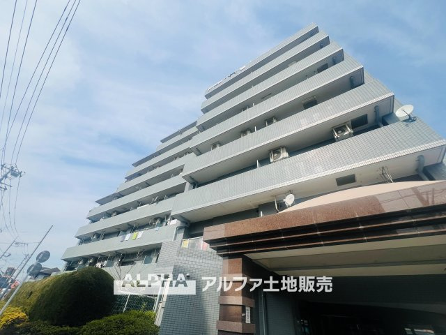 コスモ立川サングレイスの外観|【Morning Light】◆朝の光から始まる暮らし◆
やわらかな光が差し込む住まい。ここで迎える朝が、慌ただしい日常に少しの余裕と穏やかな時間を届けてくれる。
