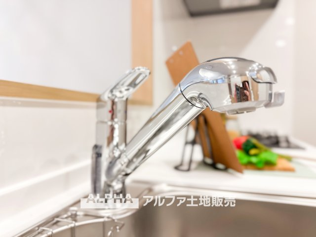 コスモ立川サングレイスのキッチン|【Water cleaner】
◆浄水器◆蛇口から流れ出すお水はクリーンでいつも楽しめます。また浄水器内臓シャワー混合栓なので場所取らずのスッキリとしたスタイルです。